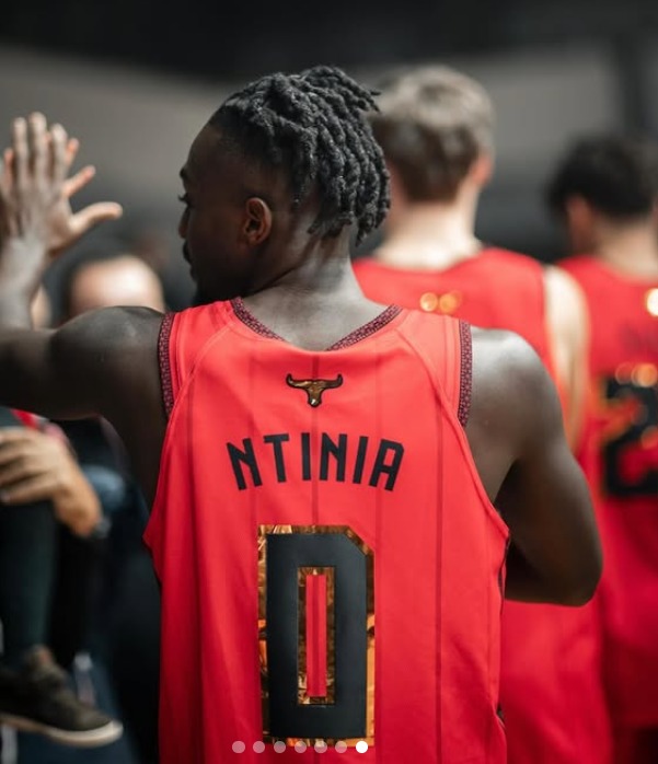 Eli Ntinia